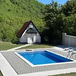 Jjjjjjj Polje-Bijela